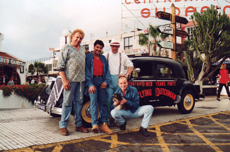 DJ Cobo con el equipo de Flying Dutchman